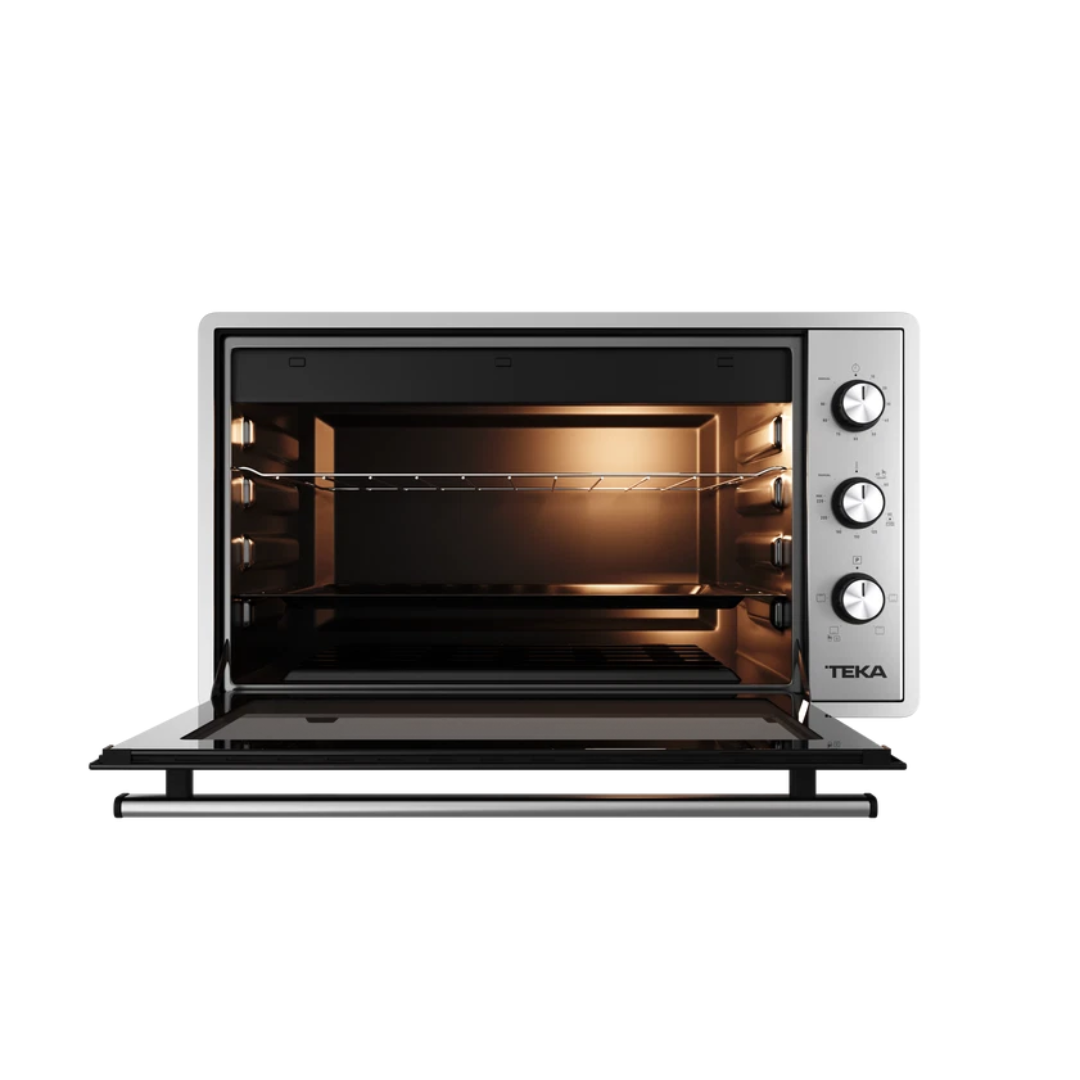 Interior del horno Teka GrandChef FSO 424 GR de sobremesa con una capacidad de 42 litros y función grill, ideal para diversas preparaciones - Electrocash