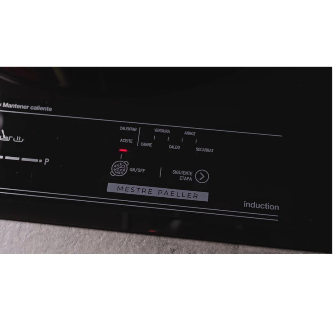 Detalle de los controles de la placa de inducción Mestrepaeller IZC 63320 MPS BK de Teka, mostrando el panel de control táctil