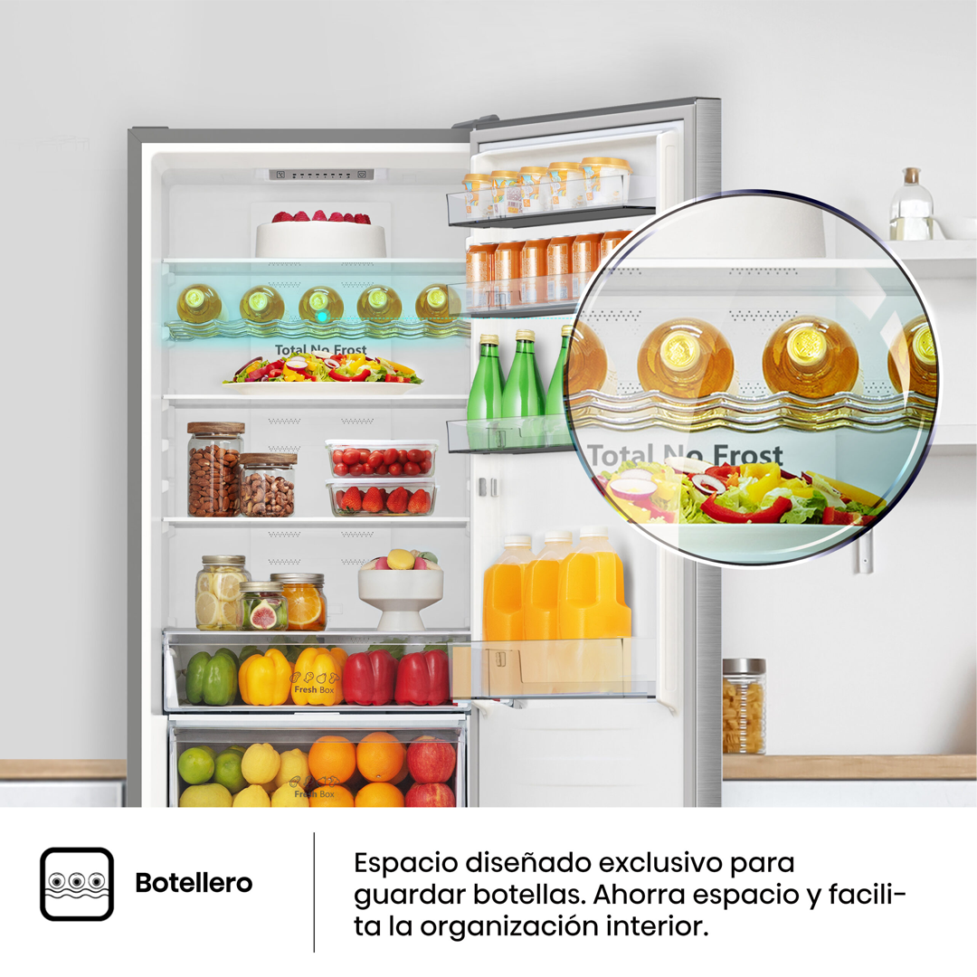 Detalle del botellero del frigorífico combi Hisense RB-440N4ACC en acero inoxidable, diseñado para almacenar botellas de manera segura y ordenada. Disponible en Electrocash