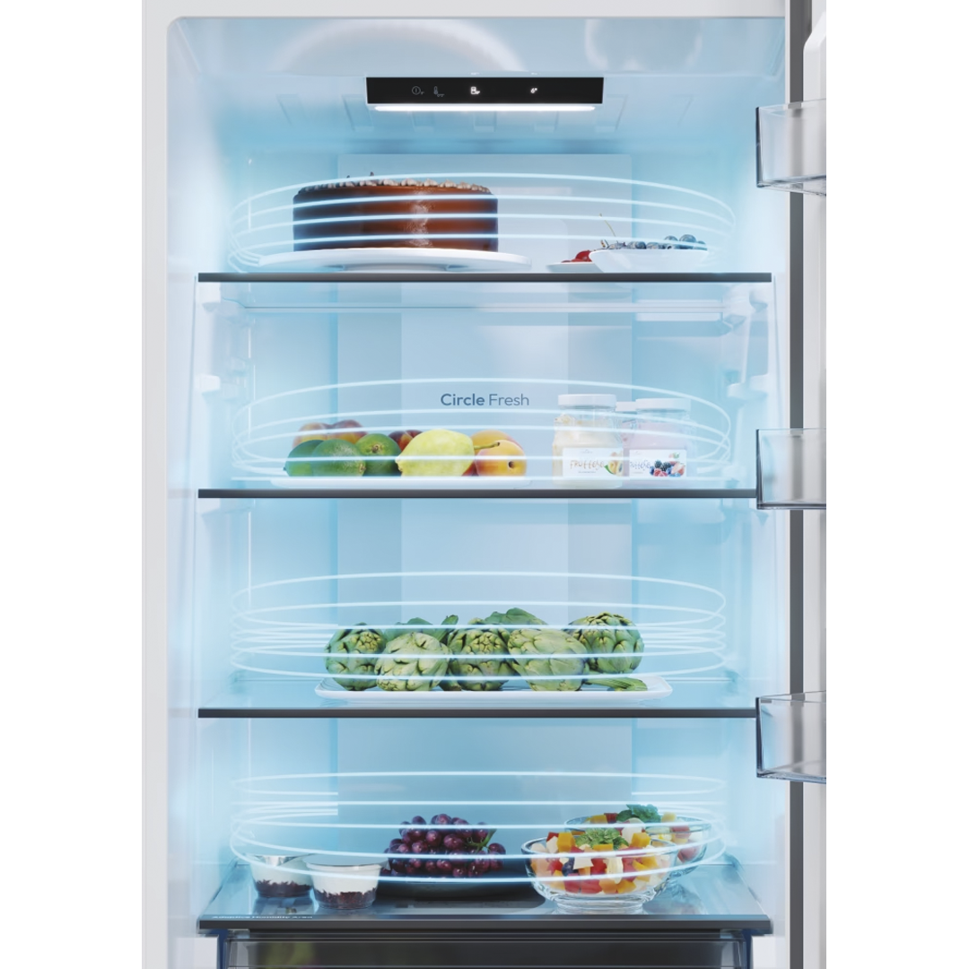 Promoción del sistema Circle Fresh del frigorífico combi Candy CNCQ-2T620EW en color blanco, asegurando una circulación de aire uniforme. Disponible en Electrocash