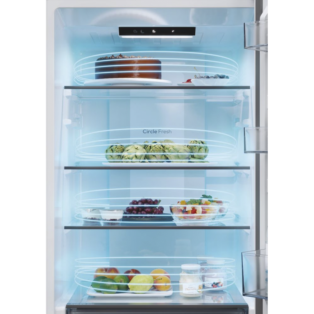Frigorífico combi Cady CNCQ-2T618EW en color blanco, mostrando su interior con los cajones cerrados para una organización óptima. Disponible en Electrocash