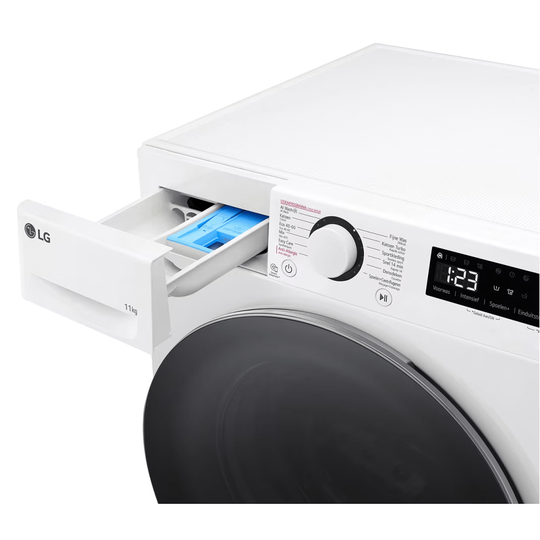 Vista superior del compartimento abierto para detergente de la lavadora blanca F4-WR5011A6F LG A, simplificando la carga de detergentes