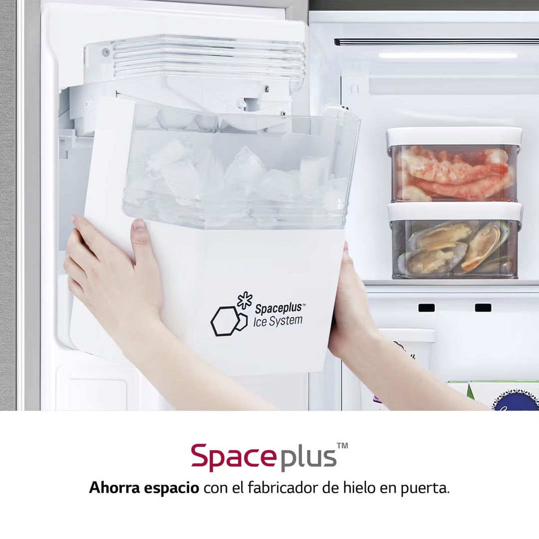 Detalle del fabricador de hielo integrado en la puerta del frigorífico americano LG GSLV-70PZTD. Práctico y eficiente. Disponible en Electrocash