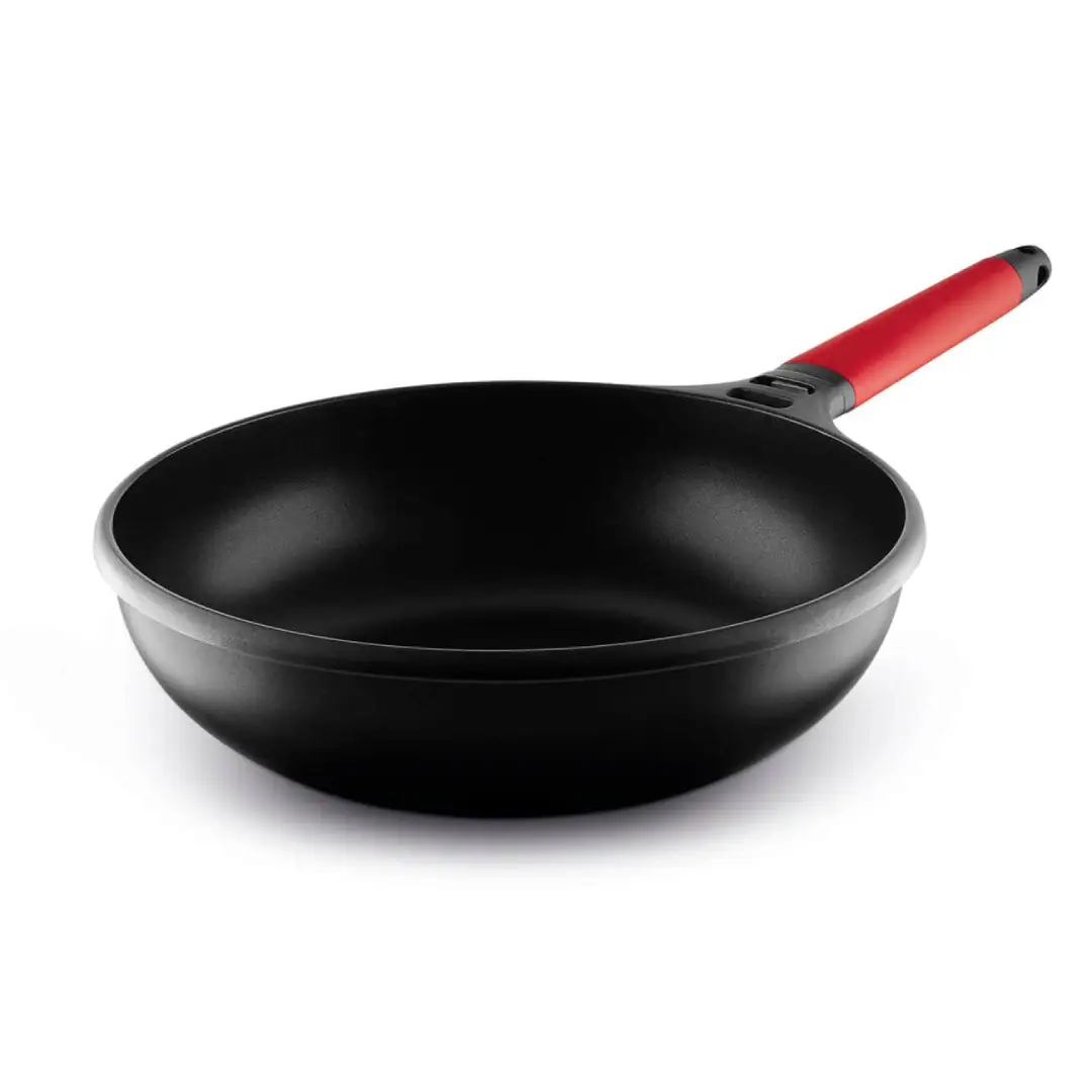 Vista principal del Wok 2IW-28 Castey de 28 cm con mango desmontable rojo, perfecto para saltear y freír, disponible en Electrocash