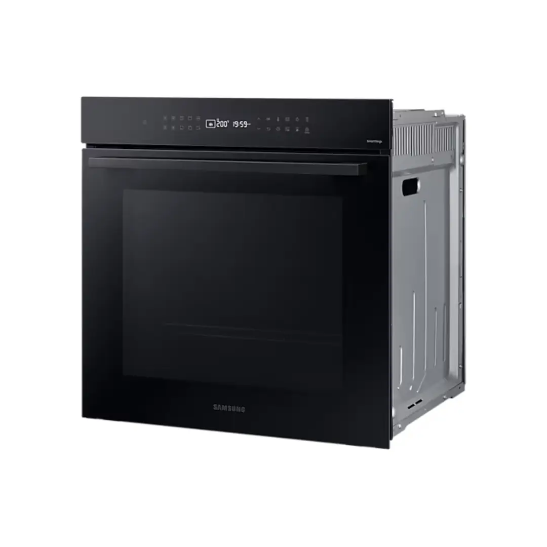 Imagen lateral del horno Samsung NV-7B40403CK/U1, destacando su diseño estilizado en cristal negro