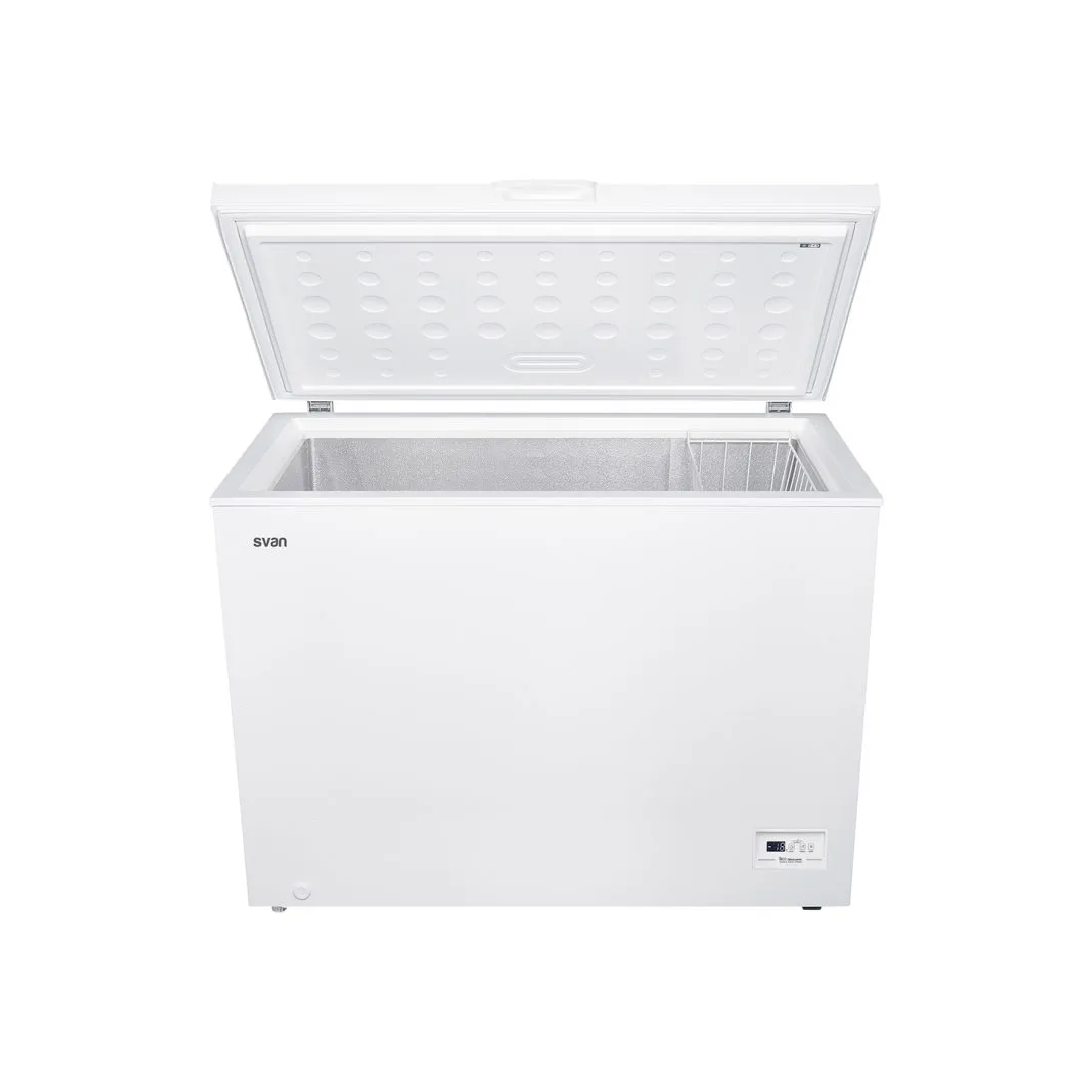 Congelador horizontal SCH-3001EDC de Svan abierto, mostrando su amplio espacio interior y compartimentos, ideal para almacenamiento organizado - Electrocash