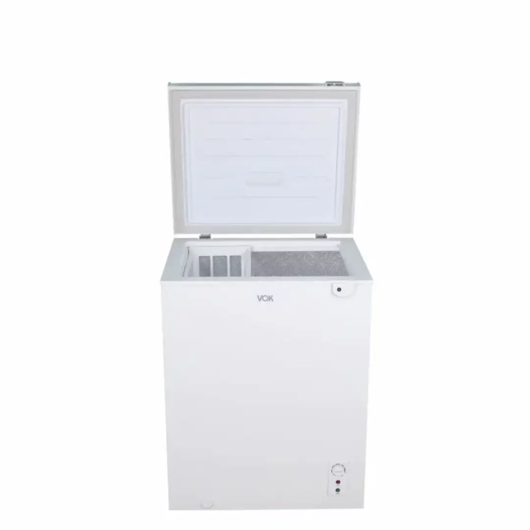 Congelador horizontal VOK EVF-99CDEW con la tapa abierta, mostrando su espacioso interior ideal para almacenar alimentos - Electrocash