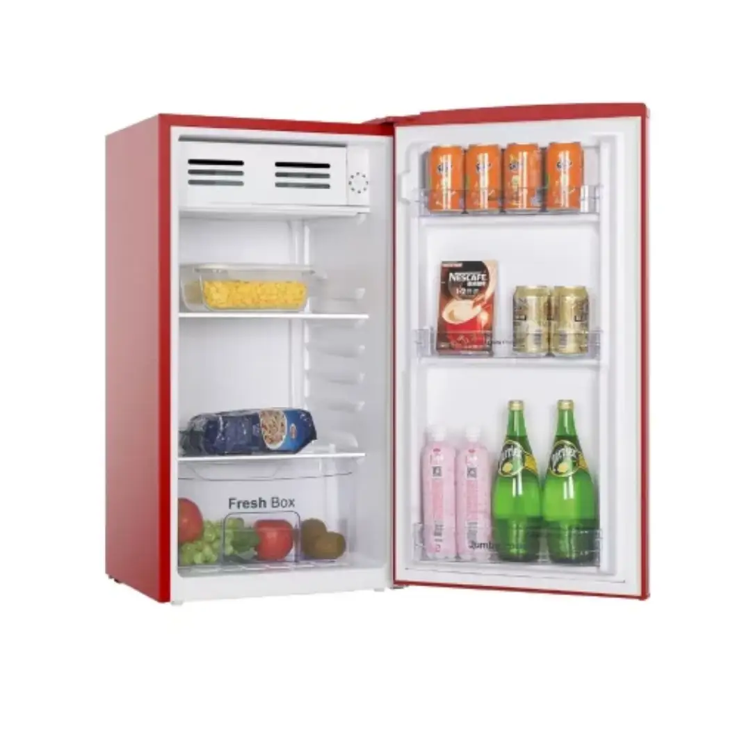 Interior del frigorífico retro VOK EVR-85RDER completamente lleno, mostrando su capacidad y organización de los alimentos - Electrocash