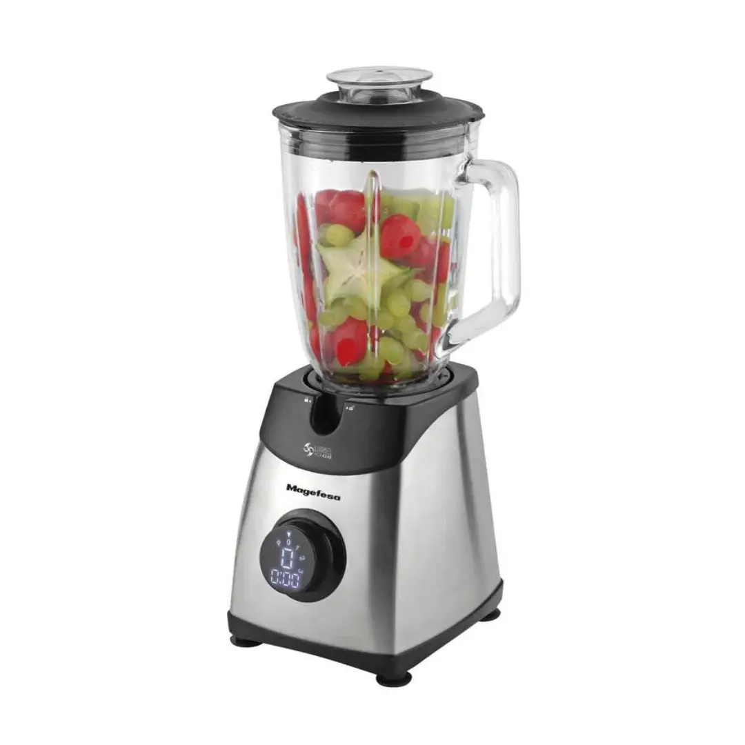 Batidora de vaso Wirbel Magefesa MGF-4248 en uso, triturando ingredientes con su capacidad de 1.5L y función turbo – Electrocash