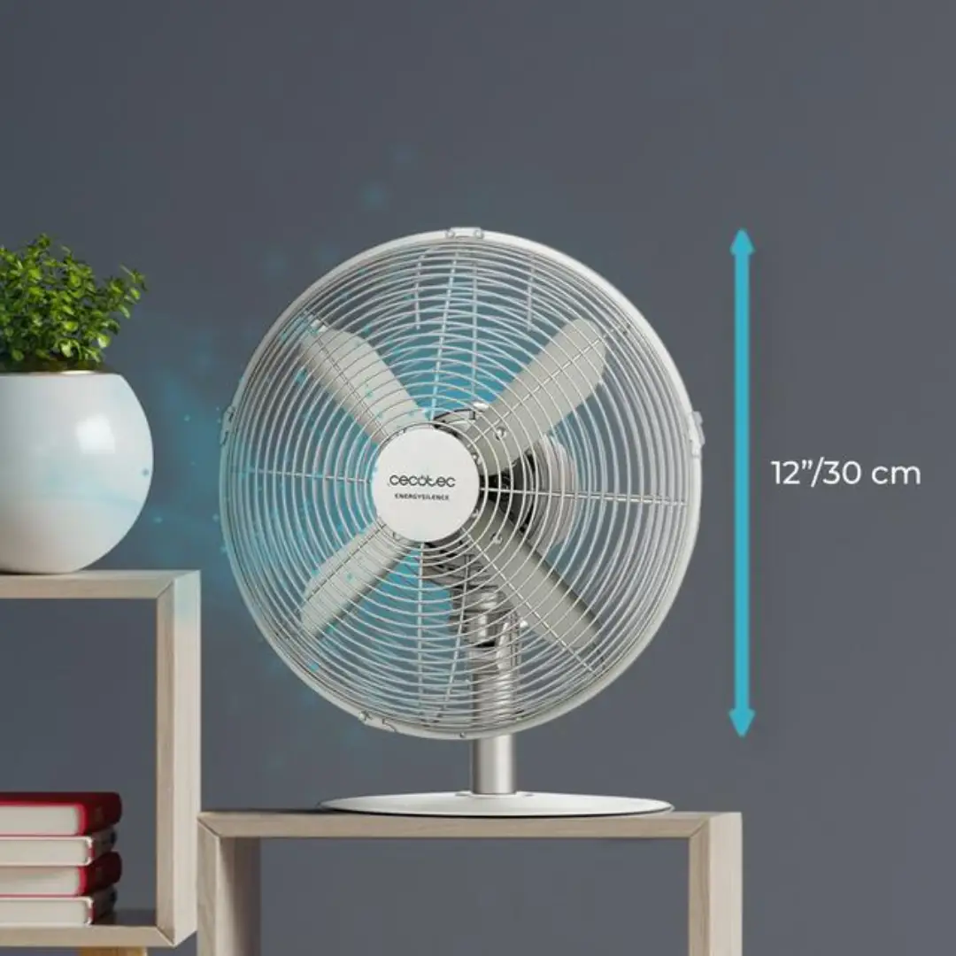 Vista del ventilador Cecotec SteelDesk 610 mostrando sus dimensiones de 30 cm de diámetro y diseño en acero ideal para escritorio – Electrocash
