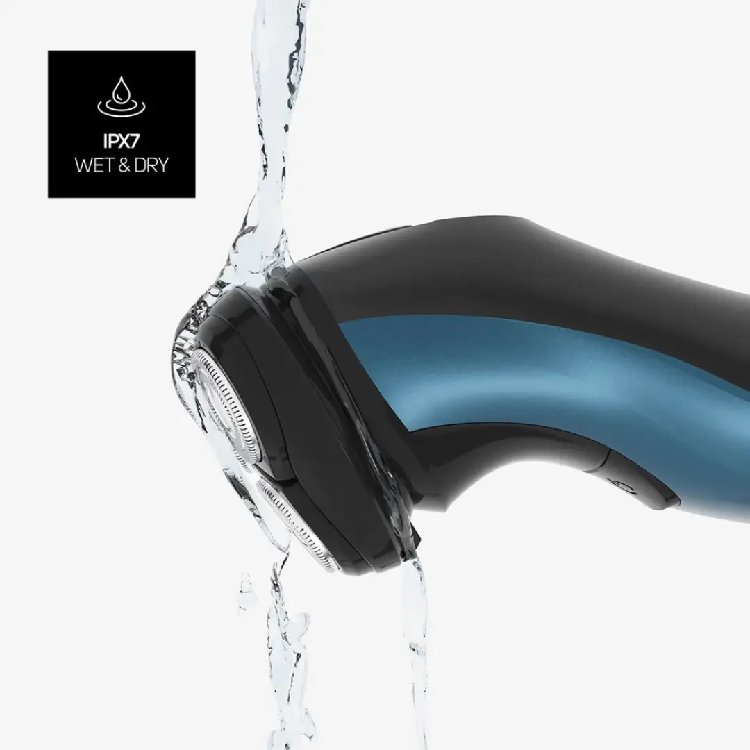 Afeitadora SHA-1201 Taurus bajo el agua demostrando su resistencia IPX7 para limpieza segura – Electrocash