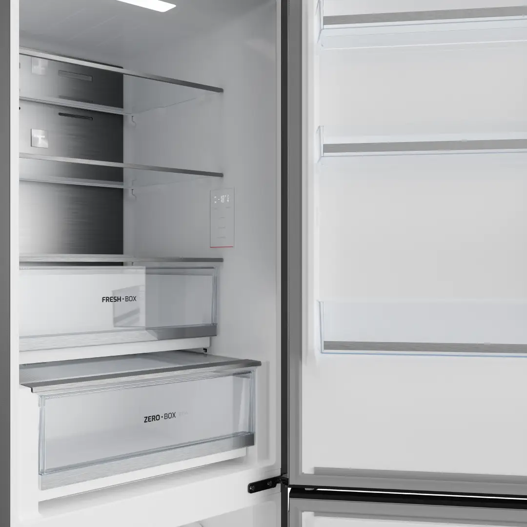 Primer plano del frontal del frigorífico Teka RBF-64660 en inox, destacando su diseño moderno y materiales de calidad – Electrocash