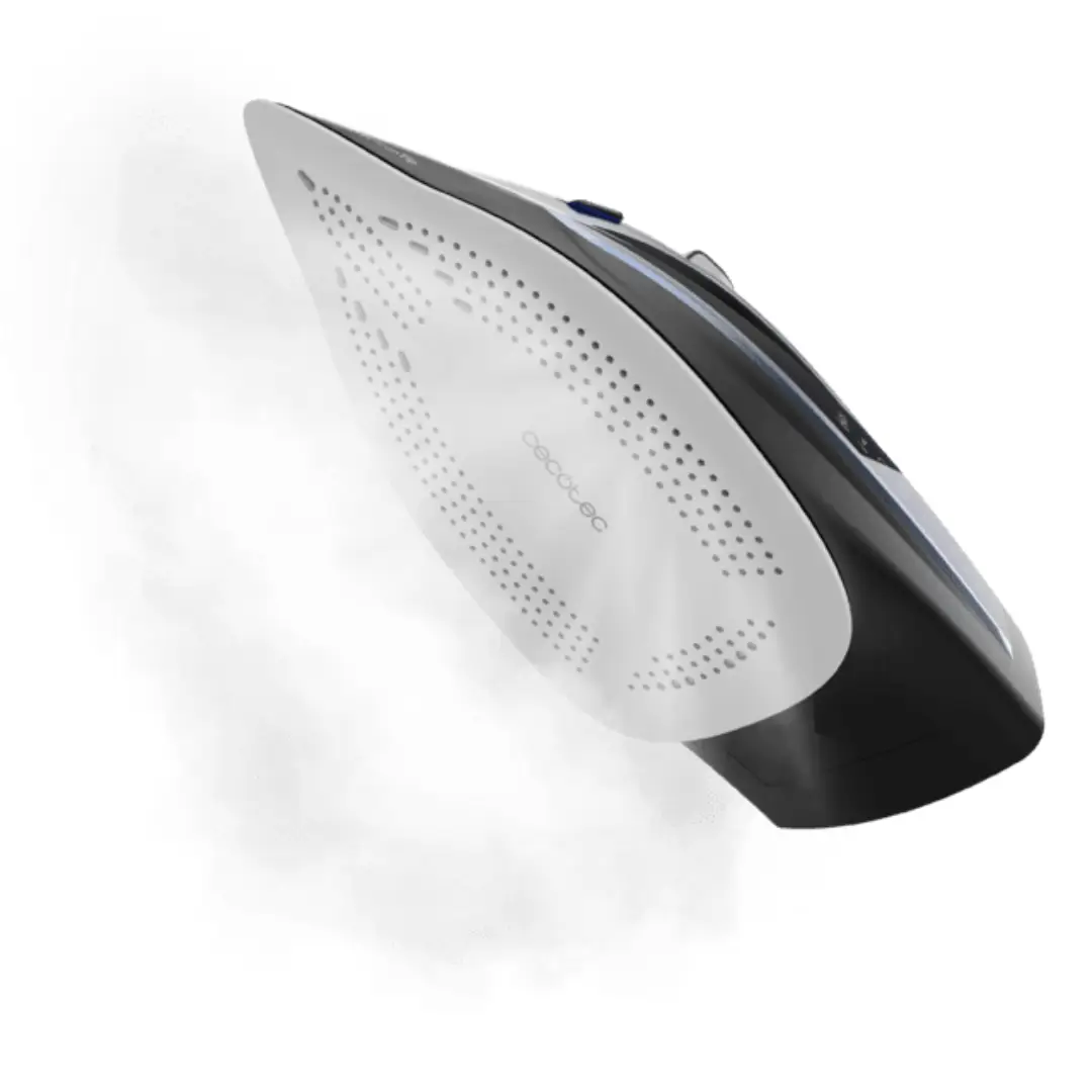 Imagen de la plancha Cecotec IronHero 3200 emitiendo vapor, demostrando su potencia con vapor continuo de 75 g/min y golpe de vapor de 285 g/min para eliminar arrugas con eficacia.