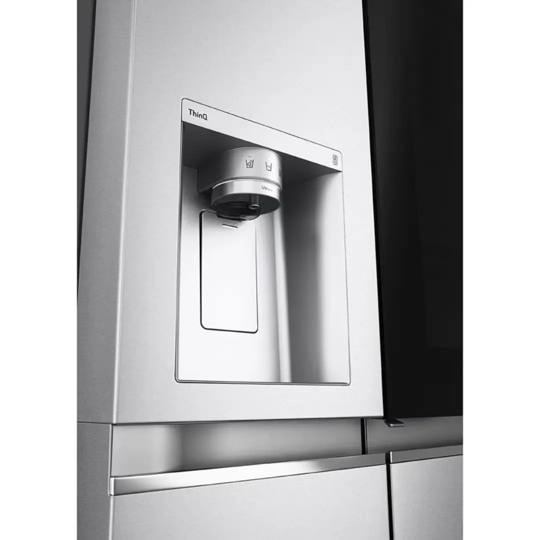 Detalle del dispensador de agua y hielo del frigorífico americano LG GSXV-90MBAE. Imagen para Electrocash.
