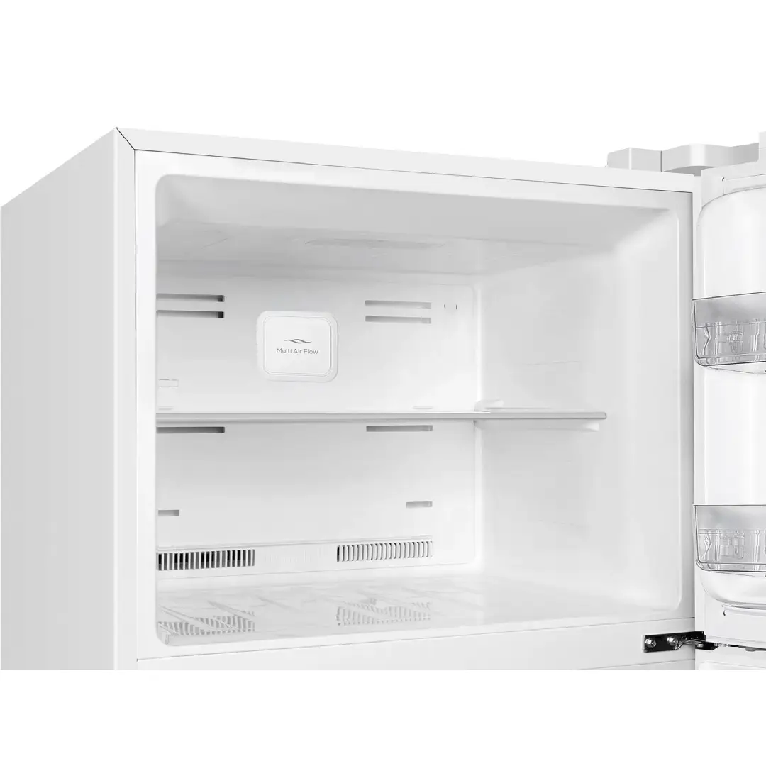 Detalle del compartimento congelador del frigorífico TCL RF-334TWE0 con estantes para organización eficiente – Electrocash.