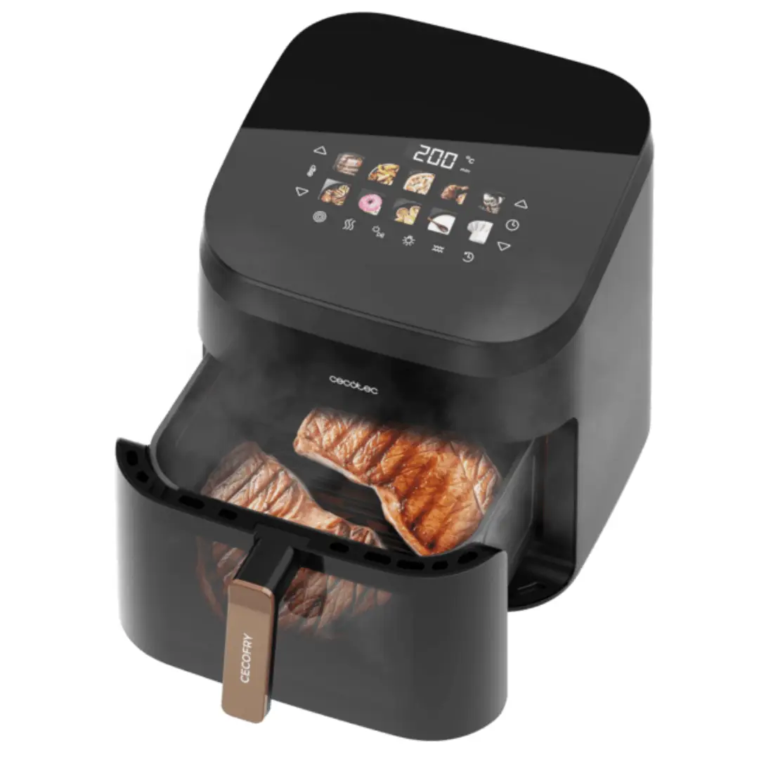 Imagen de la freidora Cecotec CecofryGrill Smokin 8500 en uso, mostrando cómo permite cocinar alimentos crujientes y jugosos con su ahumador integrado, ideal para preparar recetas dietéticas.