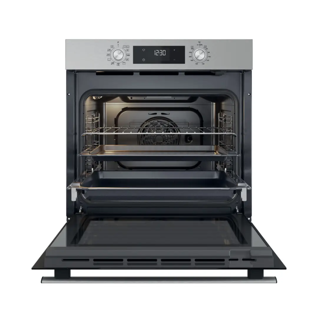 Imagen del horno Whirlpool OMR-58HU1X abierto, mostrando su interior espacioso y bandejas extraíbles – disponible en Electrocash.