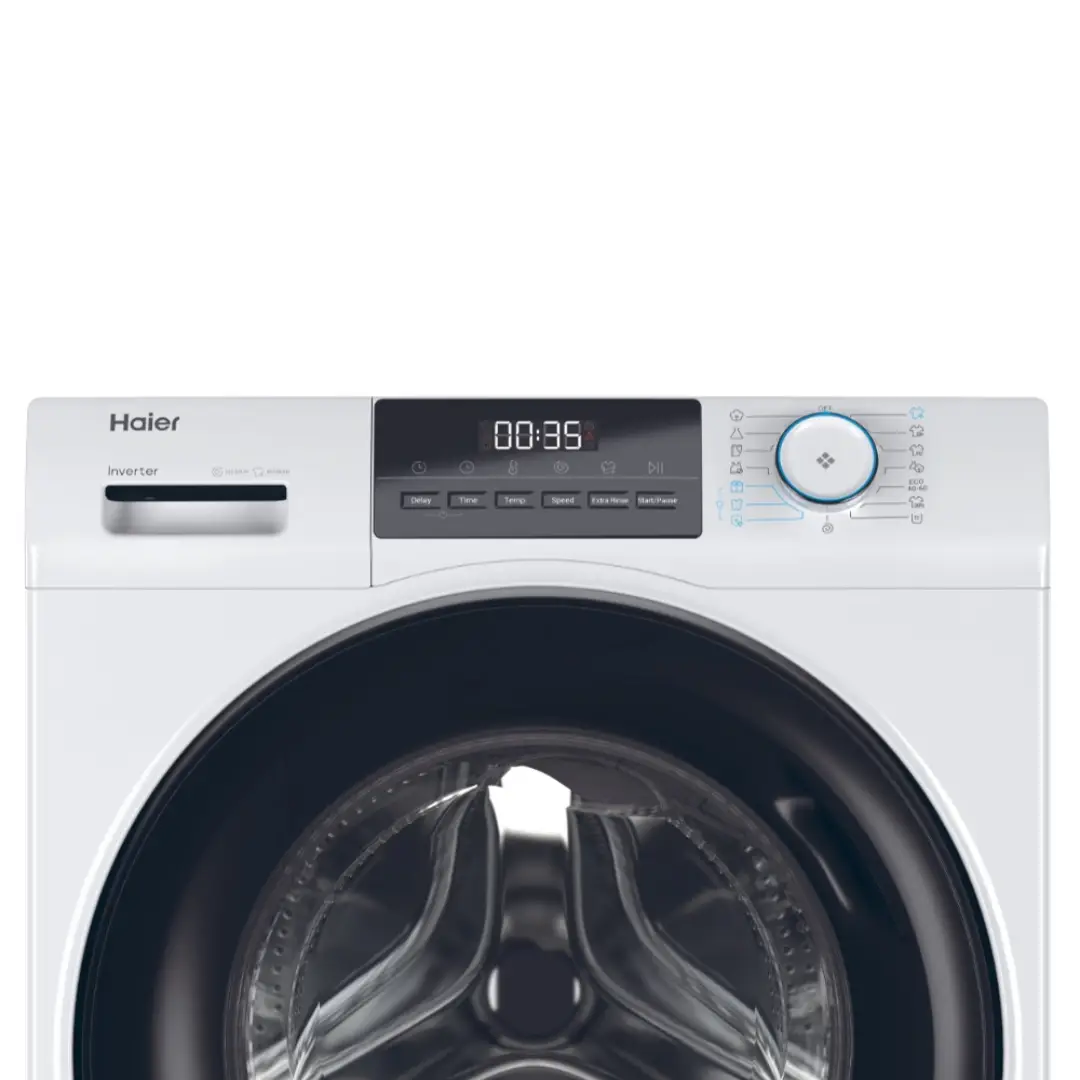 Primer plano del panel de control de la lavadora Haier HW90-BP1492A-S con display LED, mando selector y funciones de vapor, eficiencia energética clase A en Electrocash.