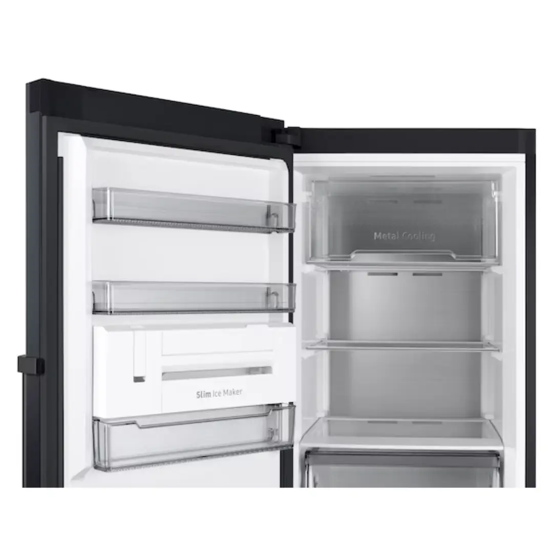 Primer plano de los cajones del congelador Samsung RZ-32C7CBEB1/EF en grafito, mostrando su diseño, capacidad y facilidad de uso, disponible en Electrocash.