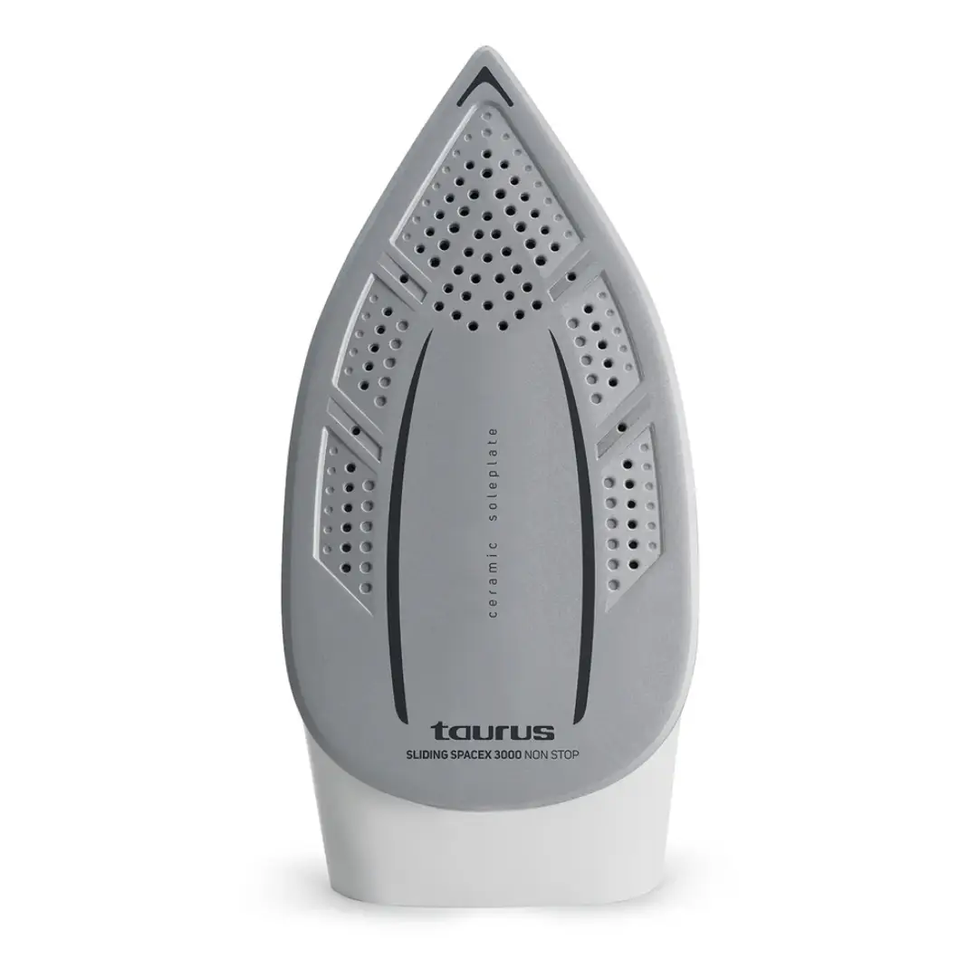 Primer plano de la plancha del centro de planchado Sliding Spacex 3000 Taurus, destacando su suela y diseño ergonómico para un planchado eficiente – disponible en Electrocash.