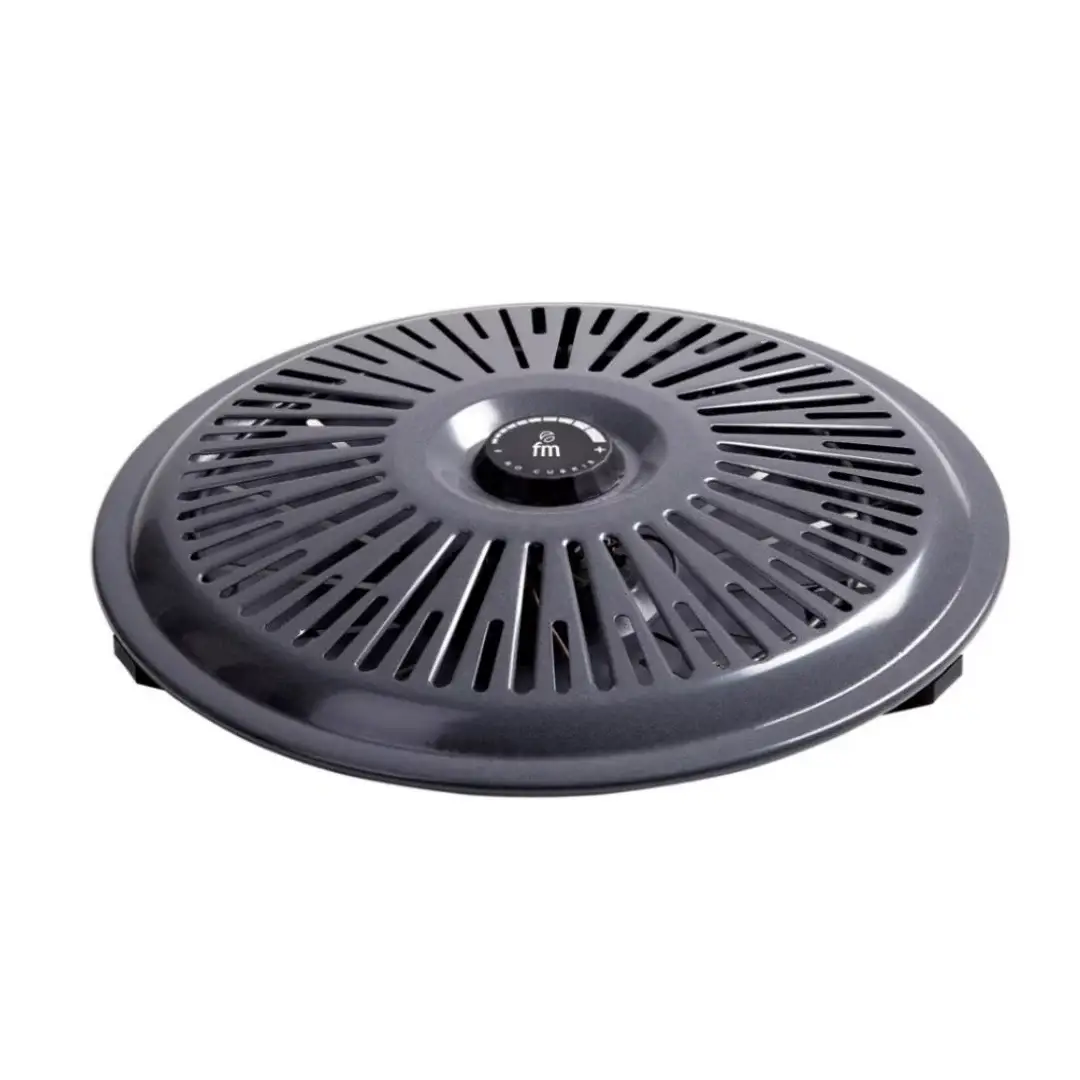 Imagen frontal del brasero eléctrico B-750FM de 700W, compacto y eficiente, ideal para proporcionar calor en invierno, disponible en Electrocash.
