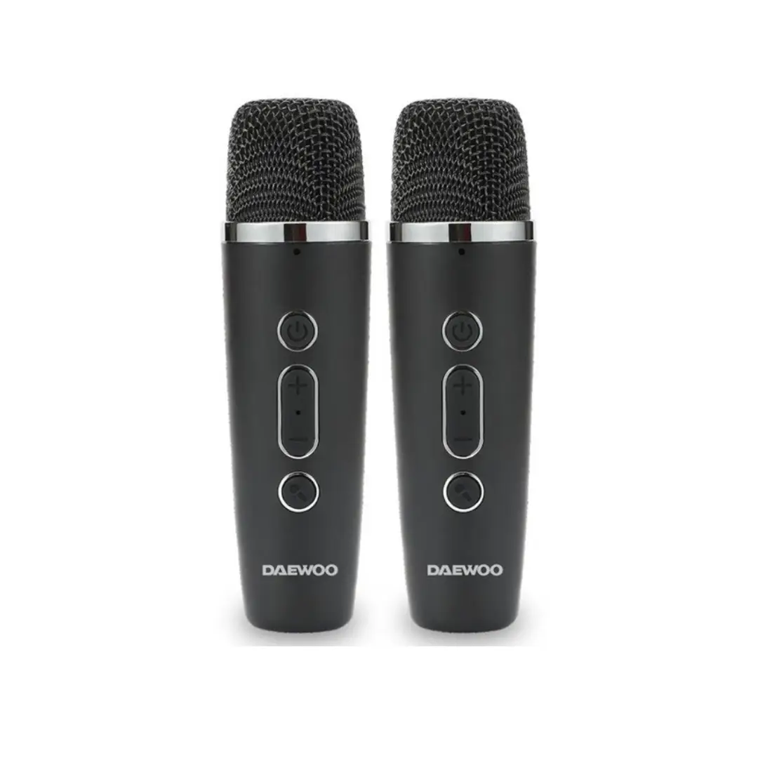Detalle de los 2 micrófonos incluidos con el altavoz Daewoo DW-3008, mostrando su diseño ergonómico y compatibilidad para karaoke, disponible en Electrocash.