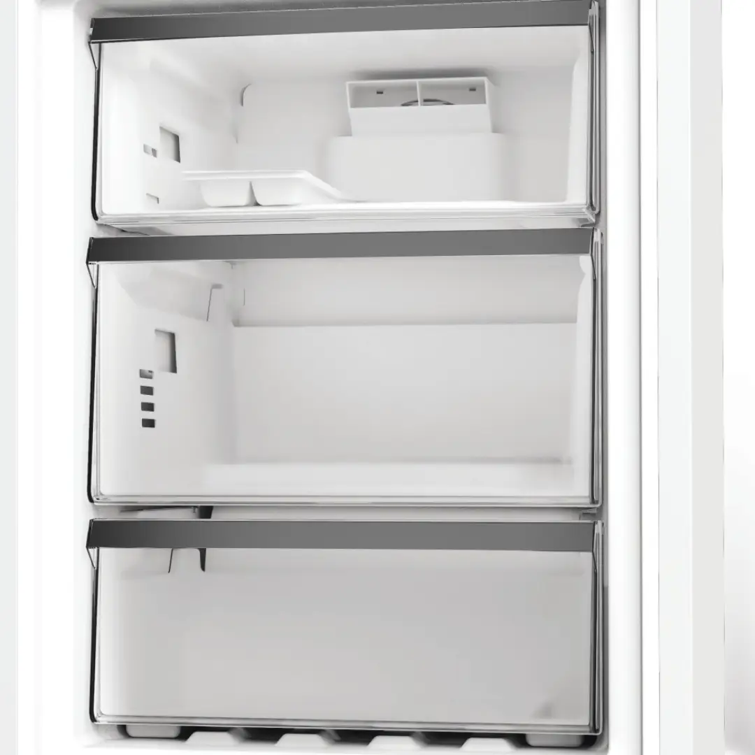 Primer plano de los cajones del congelador del frigorífico Whirlpool WHK-25404 XP8E, mostrando su diseño transparente y gran capacidad de almacenamiento, disponible en Electrocash.