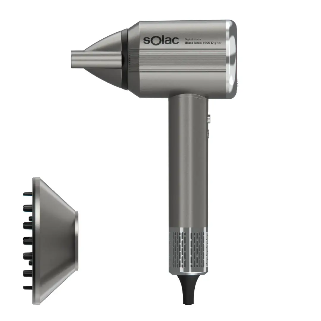 Imagen frontal del secador Solac SB-7950 Blast Ionic de 1600W, con tecnología iónica para un secado rápido y cuidado del cabello, ideal para uso diario profesional o doméstico, disponible en Electrocash.