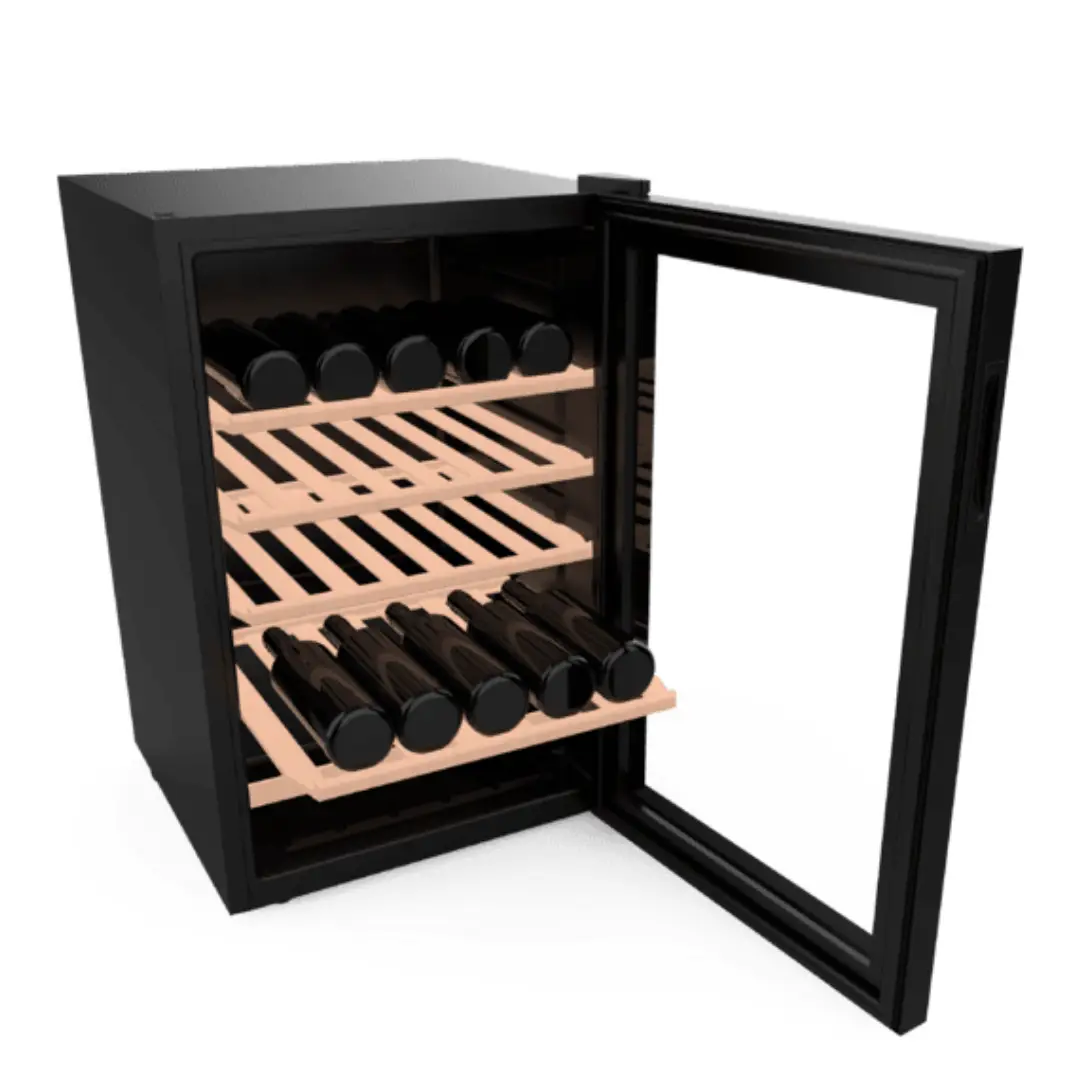 Vinoteca Cecotec GrandSommelier 4850 Black abierta, mostrando su interior con baldas de madera extraíbles, capacidad total para 48 botellas, iluminación LED interior y panel táctil digital para control preciso de temperatura – imagen del interior en Electrocash.