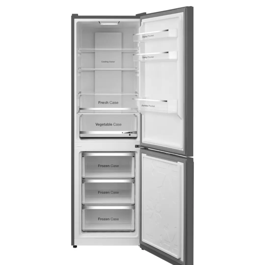 Interior del frigorífico combi VOK EVR-335NEIPCN abierto y vacío, mostrando sus amplios compartimentos, cajones transparentes y bandejas ajustables con sistema No Frost — disponible en Electrocash.