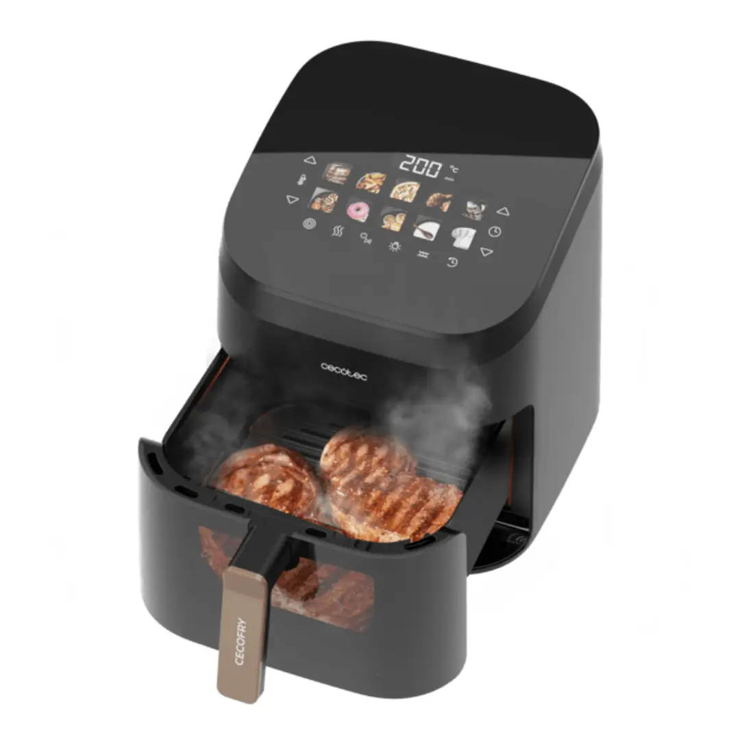 Vista de la freidora sin aceite Cecofry Smokin’ 6500 Journey abierta, mostrando su amplia cesta de 6,5 litros, el sistema de ahumado y el panel táctil digital — disponible en Electrocash.