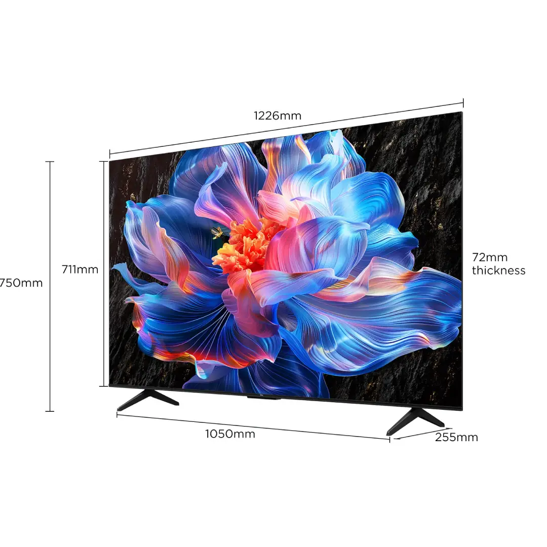 Televisor TCL 55P6K de 55 pulgadas con medidas detalladas, mostrando su perfil delgado, biseles reducidos y diseño elegante para integrar en salones amplios — disponible en Electrocash.
