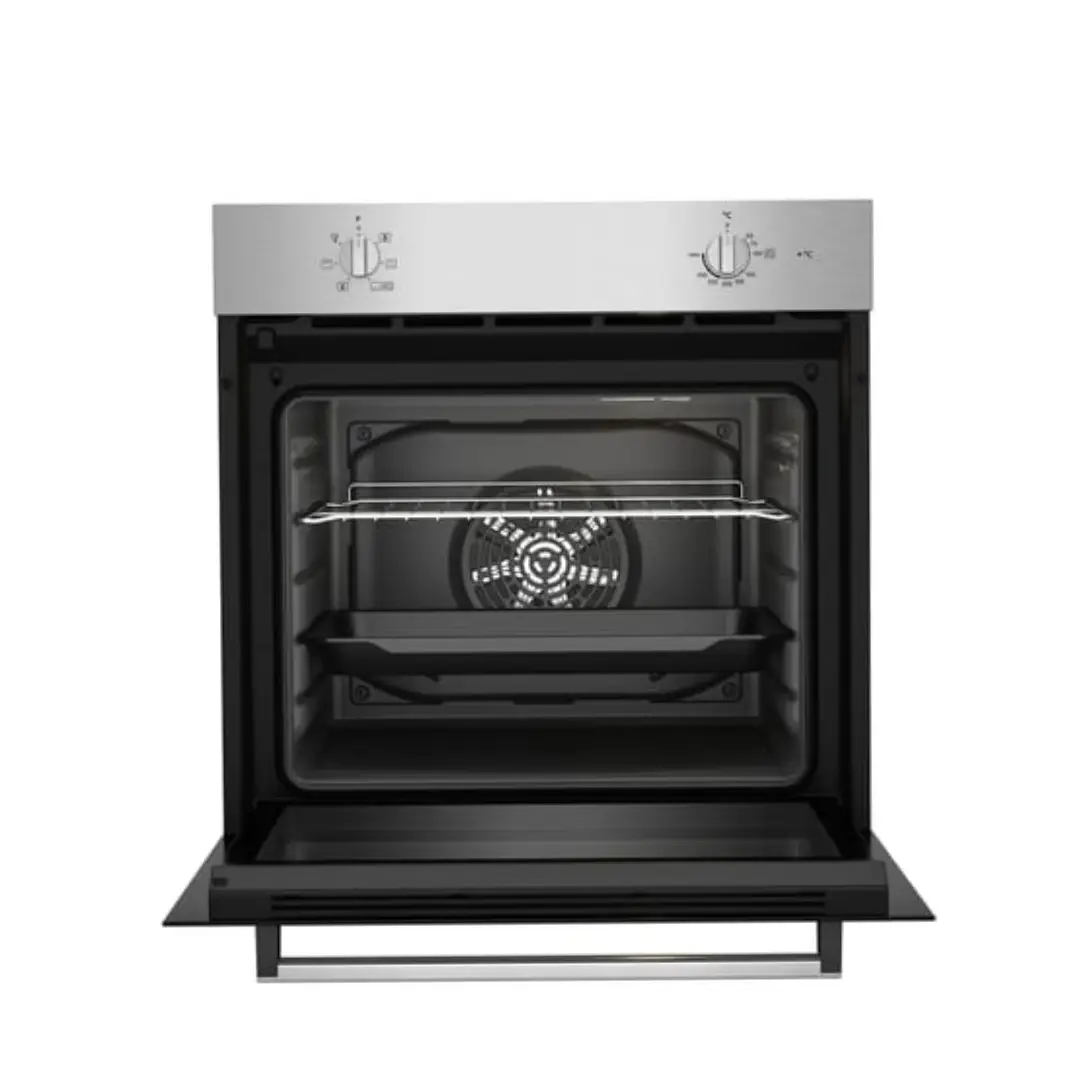 Vista del horno Indesit IB 22RE X con la puerta abierta, mostrando su interior espacioso de 74L, bandeja, parrilla y sistema HydroClean para limpieza fácil – disponible en Electrocash.