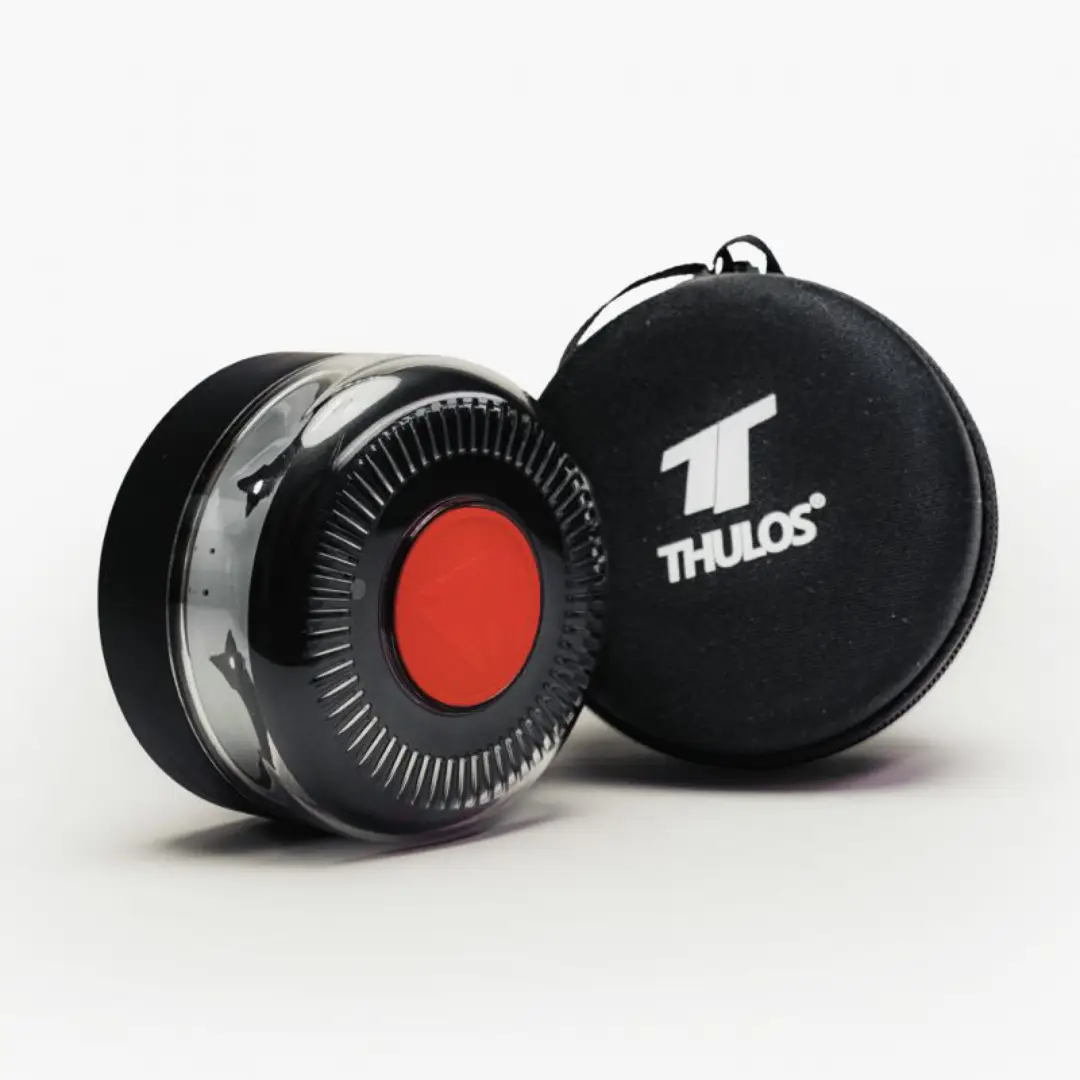 Baliza de emergencia Thulos TH-V16-2 con geolocalización IoT y certificación DGT. Imagen frontal del dispositivo mostrando su diseño compacto y funcional — disponible en Electrocash.