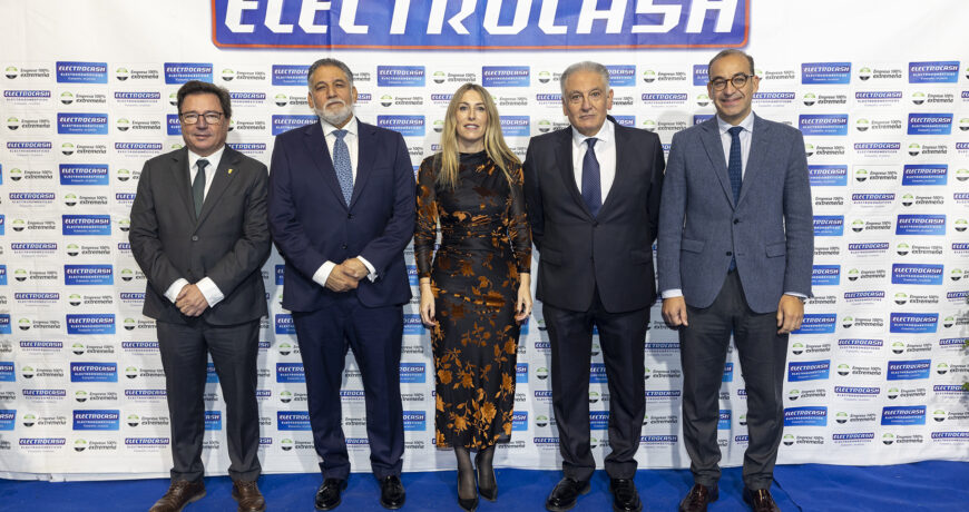 De izq. a dcha: Guillermo Santamaría (Consejero de Economía, Empleo y Transformación Digital Junta de Extremadura), Pedro Piñero Lemus (Director Gerente de Euro Electrodomésticos Extremadura), María Guardiola (Presidenta de la Junta de Extremadura), Francisco Piñero Lemus (CEO de Euro Electrodomésticos Extremadura) y Rafael Mateos (Alcalde de Cáceres)