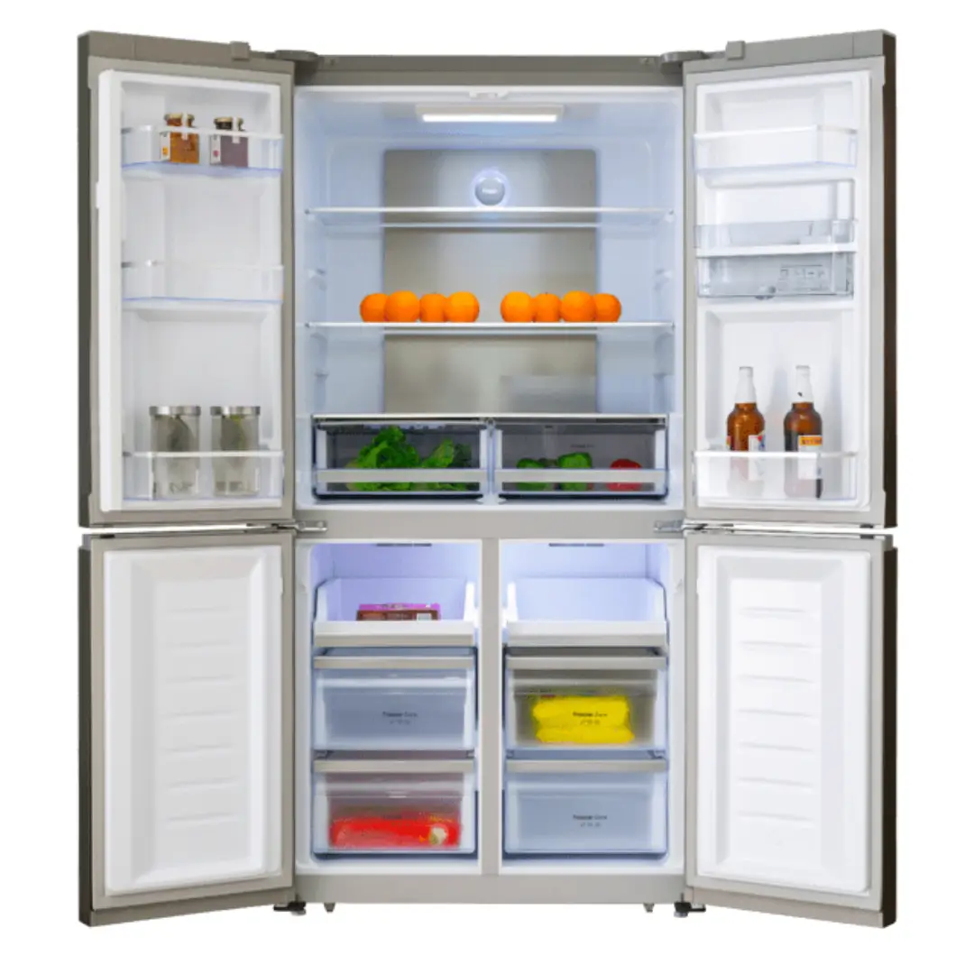 Interior del frigorífico americano Cecotec Bolero CoolMarket 4D Inox completamente abierto, mostrando estantes ajustables, cajones, balconeras y compartimentos del congelador, distribución funcional y espaciosa.
