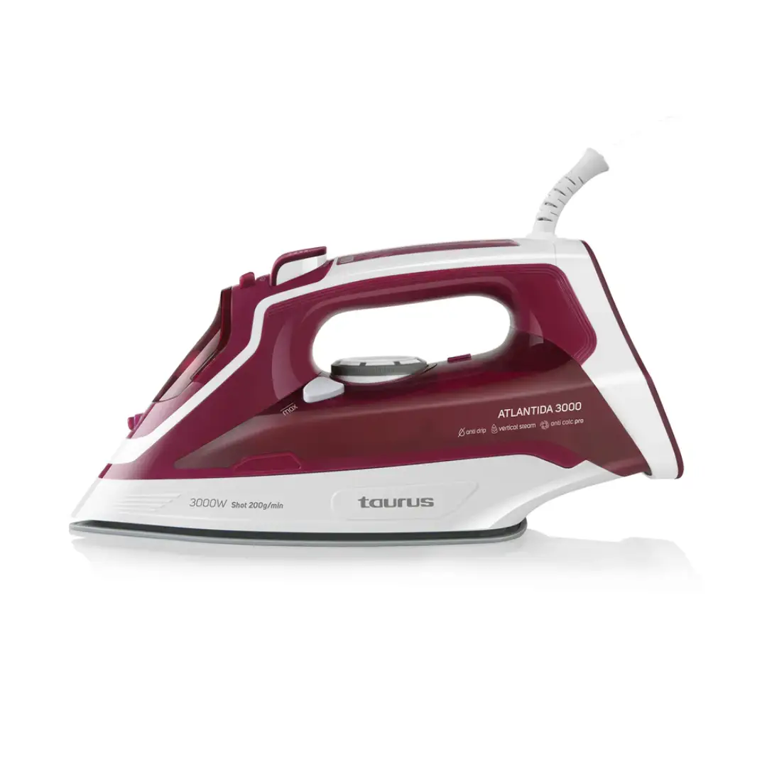 Imagen frontal de la plancha de vapor Taurus Atlantida 3000, con potencia de 3000 W, suela de cerámica y golpe de vapor de 200 g/min para un planchado rápido y eficiente.