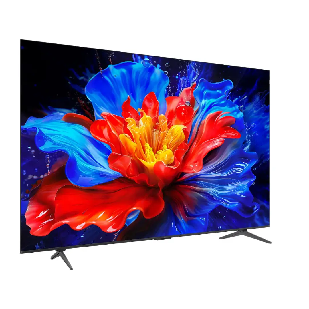 Imagen lateral del televisor TCL 85P8K de 85 pulgadas, mostrando su diseño ultrafino y perfil estilizado.