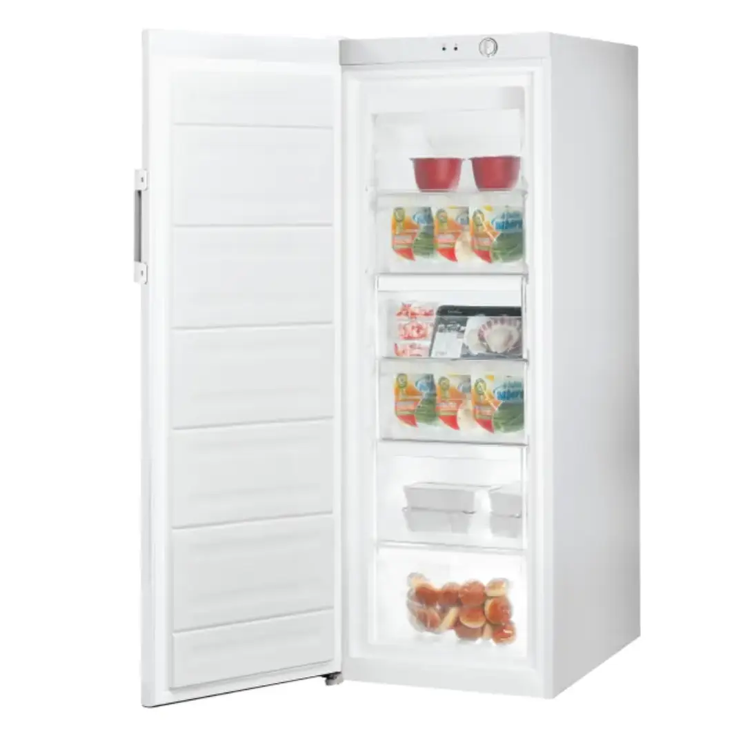 Imagen del congelador vertical Indesit UI6-2 W con la puerta abierta y lleno de alimentos, mostrando los 4 cajones y la distribución interior.