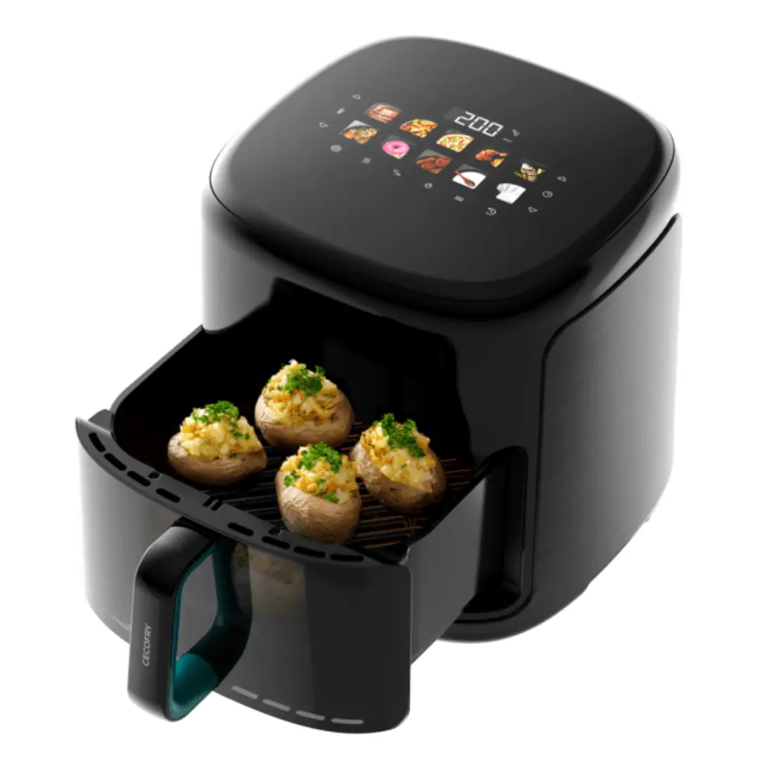 Imagen de la freidora Cecotec Cecofry Smokin' abierta, mostrando su interior amplio de 8,5 litros y cesta extraíble para preparar alimentos de manera saludable.