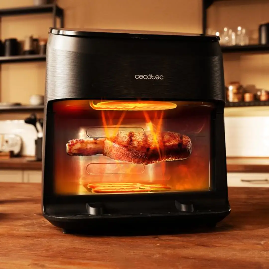 Imagen del sistema de ahumador de la freidora Cecotec Cecofry Smokin', diseñado para añadir aroma y sabor ahumado a carnes, pescados y verduras durante la cocción.