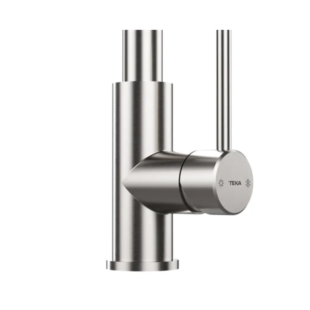 detalle grifo de cocina TEKA UNI-9331 con caño alto giratorio 360 grados para facilitar el lavado de utensilios