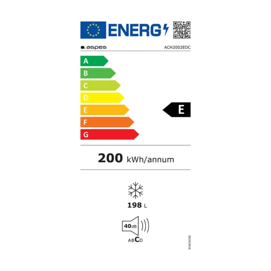 Imagen de la ficha de consumo energético del congelador horizontal Aspes ACH-2002EDC, mostrando la clasificación energética y datos de consumo anual.