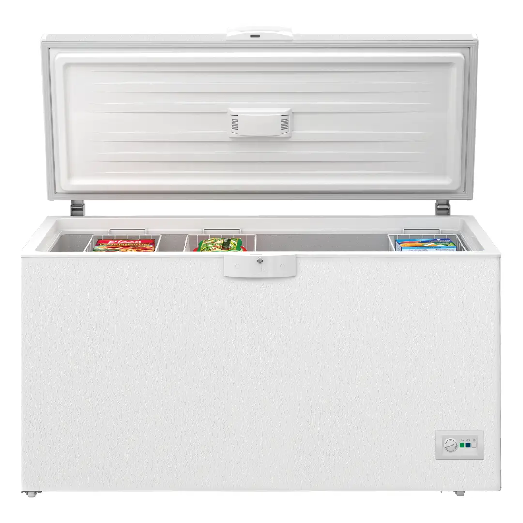 Congelador horizontal Beko HSM-46740 abierto mostrando su gran espacio de almacenamiento