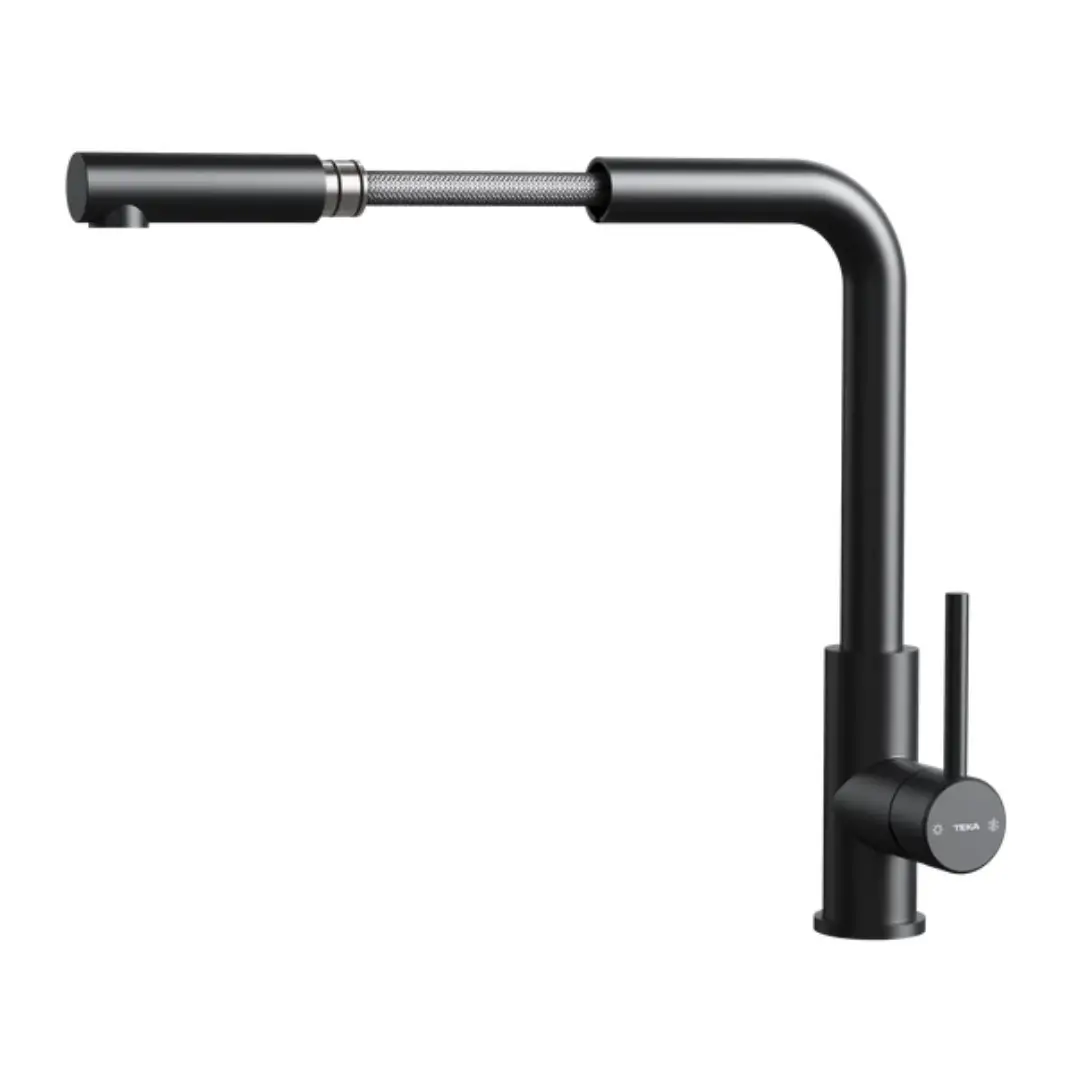 Detalle del caño alto extraíble del grifo Teka UNI-9331 mostrando su flexibilidad y alcance para limpieza del fregadero